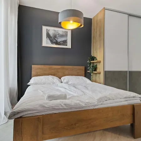 Lam Anthracite W Ac & Balcony Apartament *