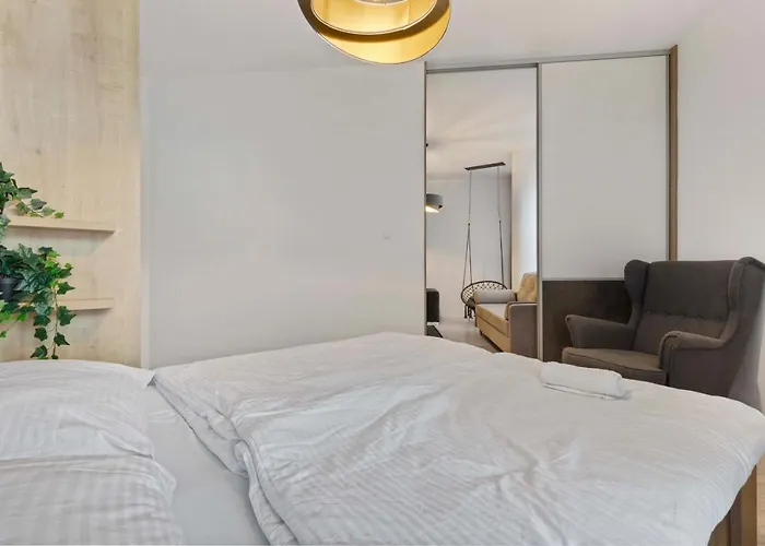Lam Anthracite W Ac & Balcony Apartment Pressburg