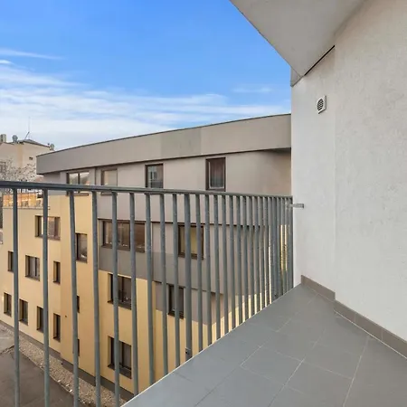 Lam Anthracite W Ac & Balcony Appartement